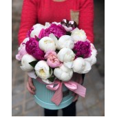 Микс из Пионов в коробке 
